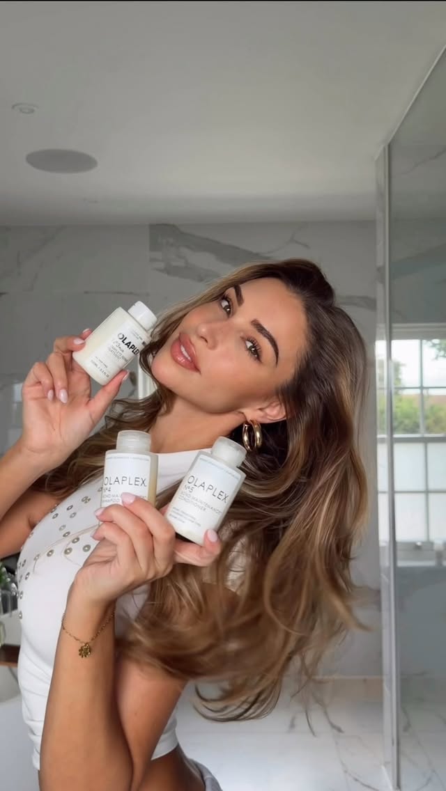ad ~ A hair routine that actually WORKS! Hair health is SO important to me, and this trio is my favourite hack to giving my hair a weekly boost of goodness with @olaplex🤍.
I’ve been colouring my hair for years but I’ve steered away from extensions in favour of trying to grow my natural hair out as much as possible, and I’ve been using the OLAPLEX N°.3 for the past 6 or 7 years! I recently discovered the new N°.3 PLUS which only needs to stay on for three minutes 🥰 it actually repairs the bonds / fibres inside the hair, so your hair is stronger and more resilient! I use it in combination with my N°.4&5 shampoo and conditioner as part of my weekly hair reset🤍
You can find my full routine at @spacenk ✨