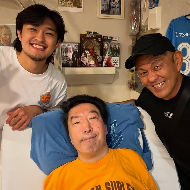 EMPIRE高山のところに遊びに行ってきた。結局プロレスの話をずっとしてた。今日エンパイア5の開催を発表できたよ〜って報告も。本人が一番楽しみにしてるみたい。今年も「あっ！」と驚くナニカをしてやろうと思ってるw 「どうせ、何か企んでるんでしょ？慣れてきたよw」だと。 フフフ…楽しみにしとけや！一緒に桜庭大世も。。。こっちは初めましてだったけど、やっぱり桜庭のムスコだったwNO FEARrrrrr〜！ by @suzuki.d.minoru