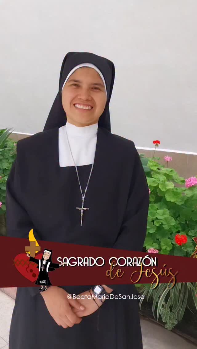 MES DE JUNIO DEDICADO AL CORAZÓN DE JESÚSBasado en la espiritualidad de la beata María de San José04 DE JUNIO: UN CORAZÓN LLAGADOReflexión: Jesús tiene un corazón que arde de amor. Tiene un corazón traspasado, herido, llagado y ensangrentado. Tiene un corazón donde hemos renacido. Un corazón que duele, un corazón que no escatimó entregar la última gota de sangre por nuestra salvación. Jesús tiene un corazón vivo, un corazón enamorado. Que la llaga del Corazón de Jesús sea siempre nuestro refugio seguro.Iluminación carismática: Nuestra Madre María de San José, cuando meditaba en la vida eterna, acudía al corazón de Jesús, se encerraba espiritualmente en sus llagas, donde tenía puesta toda su confianza: “Te pido Jesús mío, te lo suplico por tu Inmaculada Madre, por tus llagas sacratísimas, que la muerte me encuentre en la llaga de tu santo costado; ahí espero dar mi último suspiro, ahí escondida en esa llaga santísima, quiero y espero ser juzgada, concedédmelo por tu misericordia infinita.” Texto bíblico: "…uno de los soldados le abrió el costado con la lanza, y al instante salió sangre y agua. El que lo vio da testimonio. Su testimonio es verdadero, y Aquél sabe que dice la verdad. Y da este testimonio para que también ustedes crean.” (Juan. 19, 34-35)Oración Final: “Quiero sacrificarme toda por vuestro amor. Destruid completamente, todo lo que en mí, pudiera desagradarte, y ser inconveniente para mi perfección; que manando sangre la hermosa herida de tu costado, iré a esconderme, en vuestro purísimo Corazón, y allí me embriagaré todos los días, con el néctar delicioso, que me brindáis en la Santa Comunión…” R/: AménPRÁCTICA DEL DÍA: Dar gracias a nuestro Salvador por su entrega total en la cruz, mientras meditamos en sus santas llagas.V/: Sagrado Corazón de JesúsR/: En ti confíoCanto by @vivir_como_los_santos