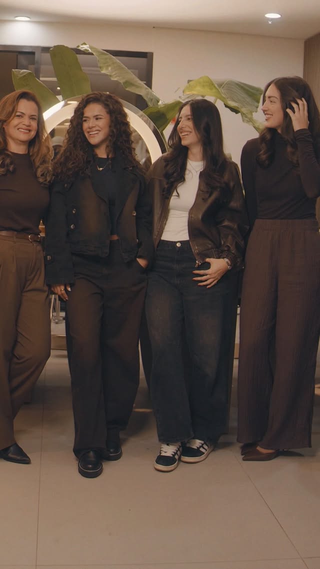 primos, vocês sabiam que a @naturabroficial inaugurou um salão em São Paulo? É o @naturaluminasalao 🧡Eu fui conhecer com a minha mãe e minhas amigas e nós amamos!Nós fizemos um ritual perfeito de cuidados para os nossos cabelos com a nova linha Natura Lumina Nutrição de Nanoprecisão. Os agendamentos já estão disponíveis, então corre para garantir o seu horário :)Quem você vai convidar pra viver essa experiência?E tenho um cupom especial para vocês!MAISA20, com 20% de desconto em todos os serviços do salão e também pode ser utilizado no site da Natura, com R$ 20,00 de desconto em todos os produtos de Natura Lumina.*publi by @maisa