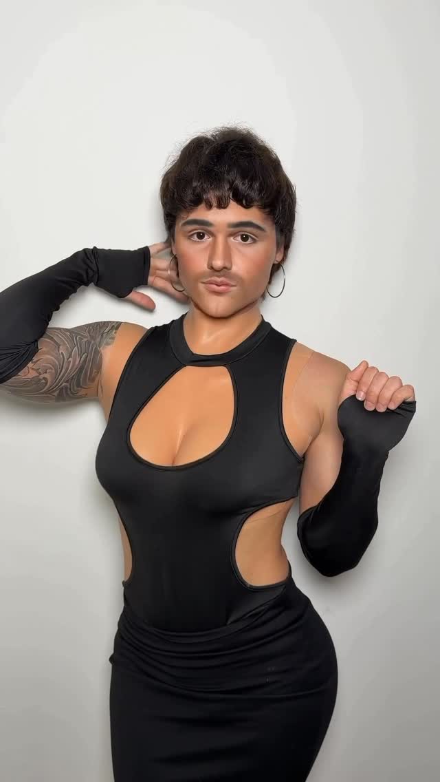 the Nate Jacobs Cassie was in love with 😍the hip pads had me feeling like a baddieee i’m fucking dead anyways how we feel about the results being video? or do we like the pics better? products used: @colourpopcosmetics crème gel liner black and white @kosas brow pencil @hudabeauty easy blur foundation, easy bake setting powder @charlottetilbury lip liner #euphoria #jacobelordi #reels #explore #igreels by @indigotohell