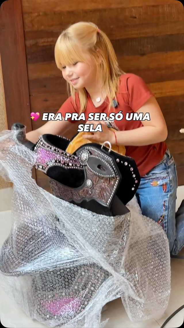 Eu pedi uma sela… e veio um sonho inteiro cor-de-rosa! 💕🐴
De qual peça vocês mais gostaram? 💖👇