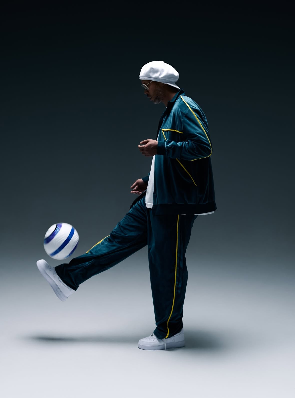 Vision has always been part of the game.

RONALDINHO x @ditaeyewear 

Coming soon.