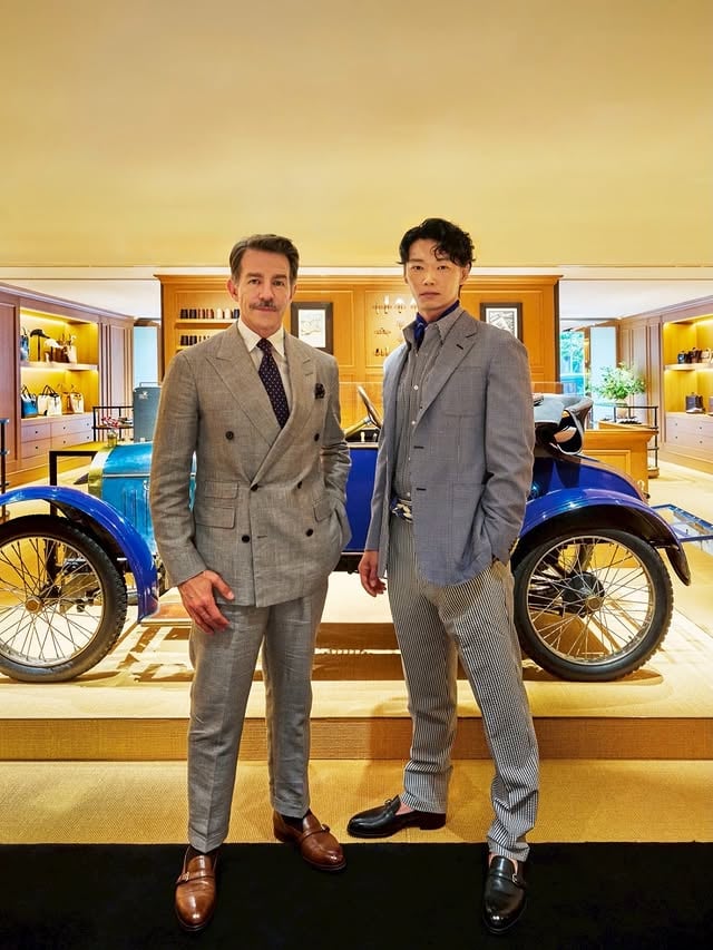 SBS演技大賞、FCイベントの際は、素敵な衣装ありがとう！！！😉😉😉dunhill銀座本店へ。1Fでは現在ダンヒルのヘリテージやインスピレーション、クラフツマンシップを体験できます。100年前に職人さんの手で作られた歴史あるものから現代のものまで。インスピレーションで溢れたとてもワクワクする空間です。クリエイティブ・ディレクター、サイモン・ホロウェイさんにもお会いでき、ブランドが大切にしているコンセプトや情熱を直接伺いました。展示は6/28まで。#dunhill #pr by @show_kasamatsu_official