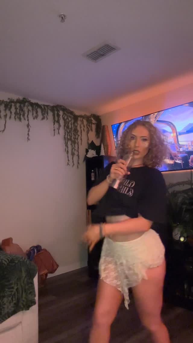Here’s me free-will maxing to smooth jazz for 3 mins you’re welcome 🔮🧚🏼‍♀️🕯️🦁🍃✨🎶⚜️🥑😼💦 drink your water bih ~ SEE YOU TONIGHT NXT LIVE DAVENPORT ~ Nikkita Multi Media BigKat Kita The Divine Feline The Lyoness ⚛️