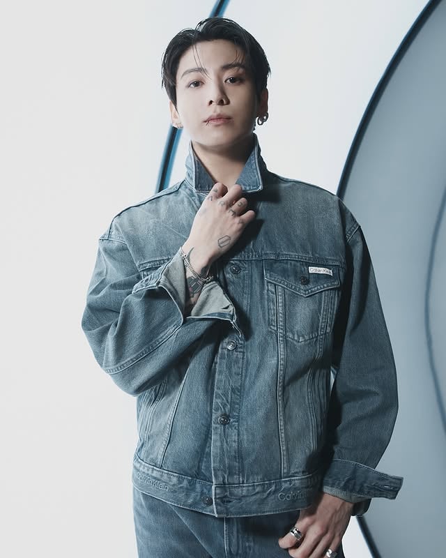 @mnijungkook takes in the space. A night celebrating the partnership of Calvin Klein and Jung Kook.