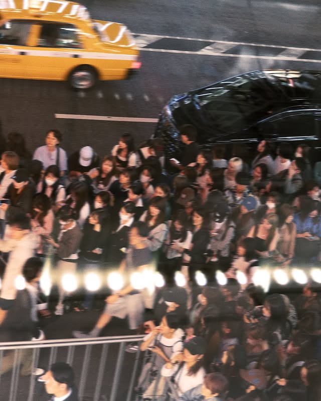 A night in Harajuku. 

The scene at the Calvin Klein Harajuku flagship. A celebration of Calvin Klein and Jung Kook.