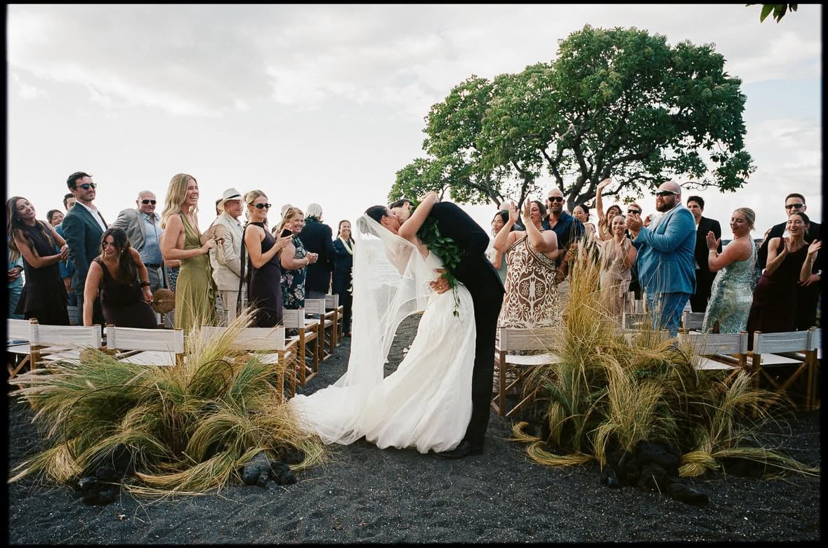 Mr. & Mrs. Ma’a 

📸 @kellyvahosphoto