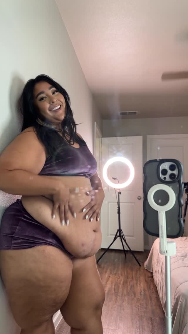 Distracting you from the fact I just raided ur fridge #bbw #feedee #feederism #fatgirl #bigbelly