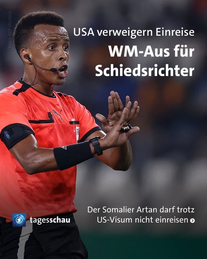 Omar Abdulkadir Artan sollte als erster Schiedsrichter seines Landes WM-Spiele pfeifen. Nun wird er nicht für Somalia bei dem Turnier dabei sein, sagte ein Sprecher des Fußball-Weltverbandes (FIFA). Die USA haben ihm die Einreise verweigert. Man sei von den Behörden informiert worden, dass sich der Status von Artan nicht ändern werde. 

Die Grenzschutzbehörde CBP hatte entschieden, dass ein Reisender aus Somalia, „ein Schiedsrichter für die FIFA-Weltmeisterschaft, aufgrund von Bedenken im Rahmen der Sicherheitsüberprüfung nicht Einreise berechtigt war, und ihm wurde die Einreise verweigert“, hieß es in der Stellungnahme. Artan wurde darin nicht namentlich genannt, ist aber der einzige WM-Schiedsrichter aus Somalia. 

Artan wollte den Angaben zufolge von Istanbul kommend am Samstag in Miami in die USA einreisen. Dabei sei eine weitergehende Überprüfung für notwendig erachtet worden. Jede Einreiseerlaubnis sei eine Einzelfallentscheidung und Beamt:innen der CBP seien befugt, Reisende zu befragen, zu durchsuchen und Entscheidungen im Einklang mit den Gesetzen der USA zu treffen. 

In einem am Montag veröffentlichten Beitrag von Al Jazeera sprach Artan noch über seine Vorfreude über die WM. „Es ist für mich eine große Ehre, als erster Somali dabei zu sein“, sagte er. „Ich hoffe, ich werde dort fantastisch sein.“ 

Zuvor war bereits bekanntgeworden, dass der irakische Stürmer Aymen Hussein mehrere Stunden lang von der Grenzschutzbehörde befragt wurde, als er am Freitag in Chicago in die USA einreisen wollte. „Nach der Kontrolle wurde einem Reisenden die Einreise in die Vereinigten Staaten gestattet“, hieß es von der CBP nach Angaben von „The Athletic“. „Der zweite Reisende, ein Fotograf und kein Spieler der Mannschaft, wurde aufgrund von Bedenken im Rahmen der Sicherheitsüberprüfung als nicht einreiseberechtigt eingestuft und ihm wurde die Einreise verweigert.“ 

#wm #somalia #usa #nachrichten #tagesschau