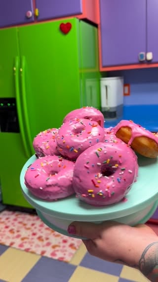 What do you think @thesimpsons are my donuts Homer approved🤔?

Donut Recipe:

1 cup (240g) whole milk warmed (105°F)
2¼ teaspoons instant yeast
¼ cup sugar
2 large eggs
1 tablespoon vanilla extract  3 1/4 cups all purpose flour  1/2 stick of butter 

Donut Glaze Recipe:

1/2 cup melted butter
4 cups confectioners sugar
4 teaspoons vanilla extract
1 can condensed mild

#simpsons #homersimpson #nationaldonutday #donuts #partnered
