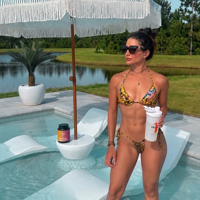 Florida summers just hit different ☀️🌴💦

Pool days at home + the new @ruleoneproteins Clear Isolate Whey Protein flavors = the ultimate summer combo. My current obsession? Pineapple Passionfruit 🍍✨ It’s light, refreshing, and tastes like a tropical getaway while helping me hit my protein goals.

Safe to say this is going to be my go-to all summer long. Who else loves switching to fruity protein flavors when the weather heats up?! ☀️🌊💪🏼 #r1athlete 

Link in bio to shop fam!!! Code: SOPHIA 🩵