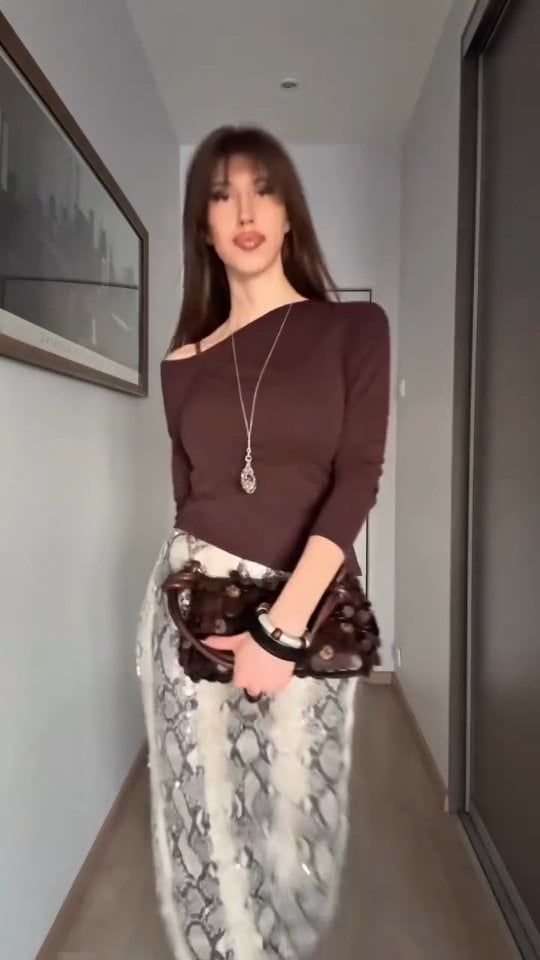Modern style that feels as good as it looks ✨🖤 🎥 @kim_ainesk #Trendyol #ModernStyle by @trendyol