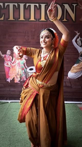 This wasn’t planned 🖤 
No rehearsal. Just a feeling. 

Shot before changing for my next look. Satyam Shivam Sundaram was playing, the attire felt right, and I knew if I waited to “perfect it” — I wouldn’t do it at all. 

So I choreographed it on the spot. Danced it the minute I made it. 

Imperfect. Impromptu. Mine. 
Enjoy the vibe ⚡
#oldbollywood #satyamshivamsundaram #mangallakshmi #colorstv #deepikasingh