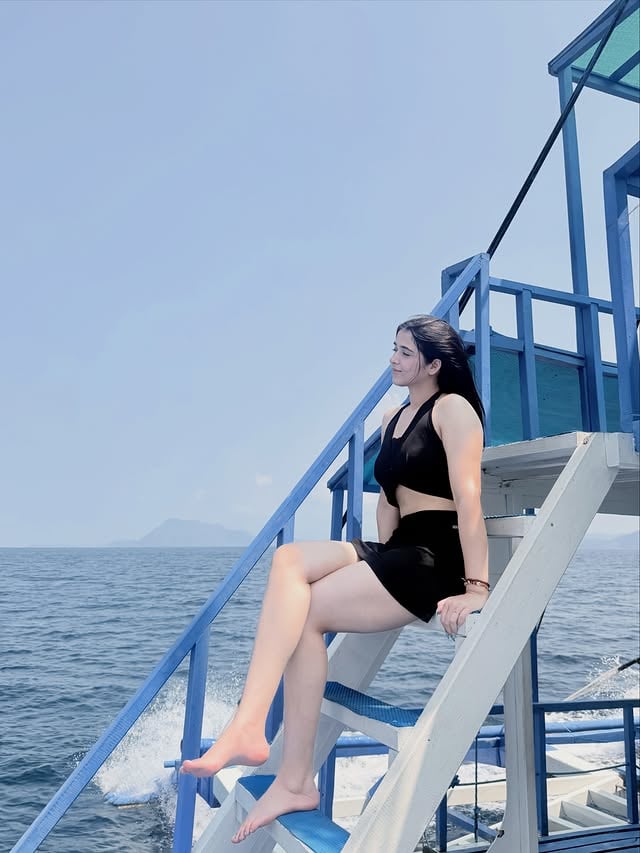 life without a winter jacket >>😮‍💨🫧🐢🌊💕
.
.
.
#newpost #sangvisaini #ocean #vacation #beach