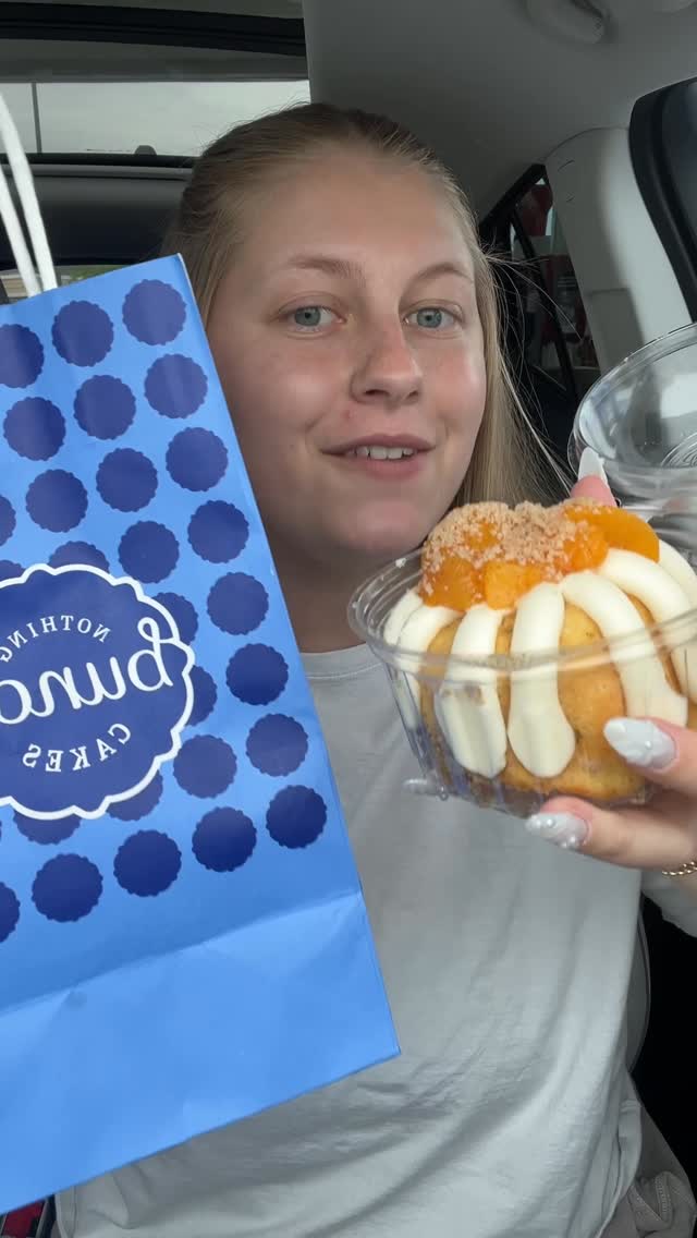 Trying the NEW Peach Cobbler Bundt cake at @nothingbundtcakes 😋🍑 #nothingbundtcakes #newitem #dessert #foodie by @nicolee.ludwig