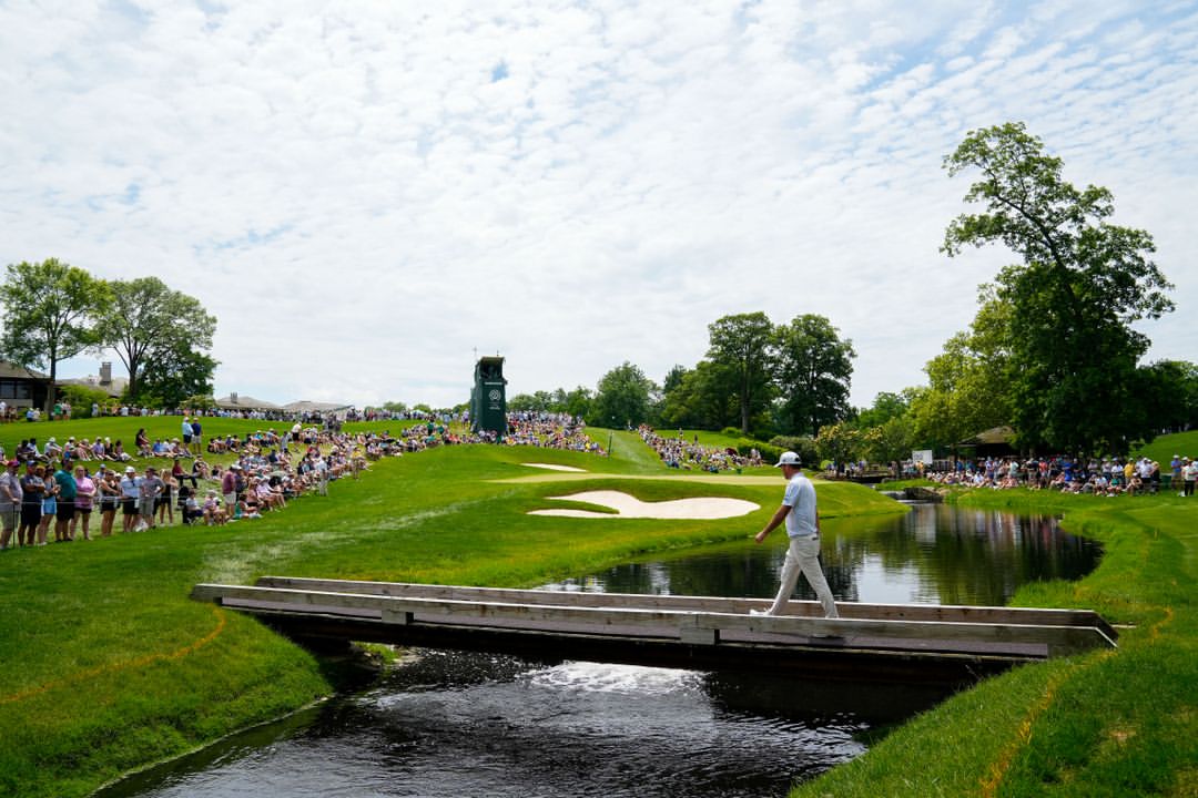 Between the rain drops, golf was played at Muirfield Village on Saturday, June 6. See the full gallery. Link in bio.📷️Samantha Madar and Adam Cairns/Columbus Dispatch#columbusdisatch #memorialtournament #murfield #Dublinohio #golf by @columbusdispatch