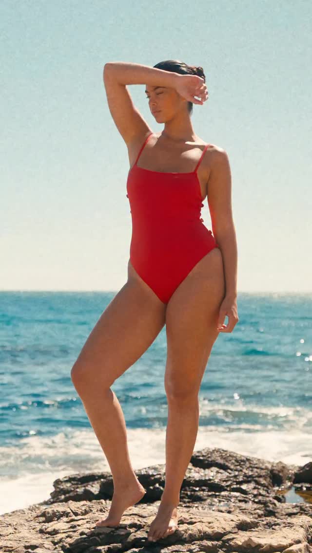 Summer swimspo. 
-
L’été en couleurs. Et sa collection de maillots de bain, imaginée pour sublimer chaque silhouette. À découvrir sur Sezane.com et l’app. 

#sezane #sezanelovers