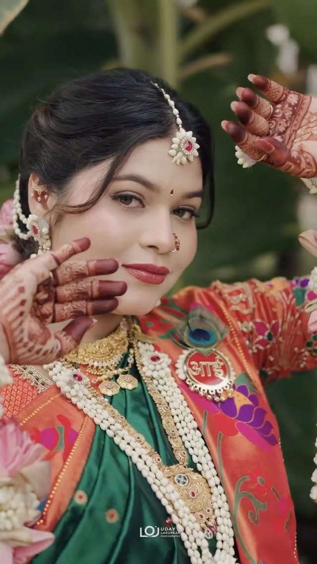 Seven months pregnant and counting every blessing, every kick, and every moment😍😍❤️ Makeup artist @makeupartist_shamalihajare Mehendi by @pratiksha_mehendi_artist #babyshower #babyshowerphotography #babyiscoming #momtobe by @tejaljawalkar7