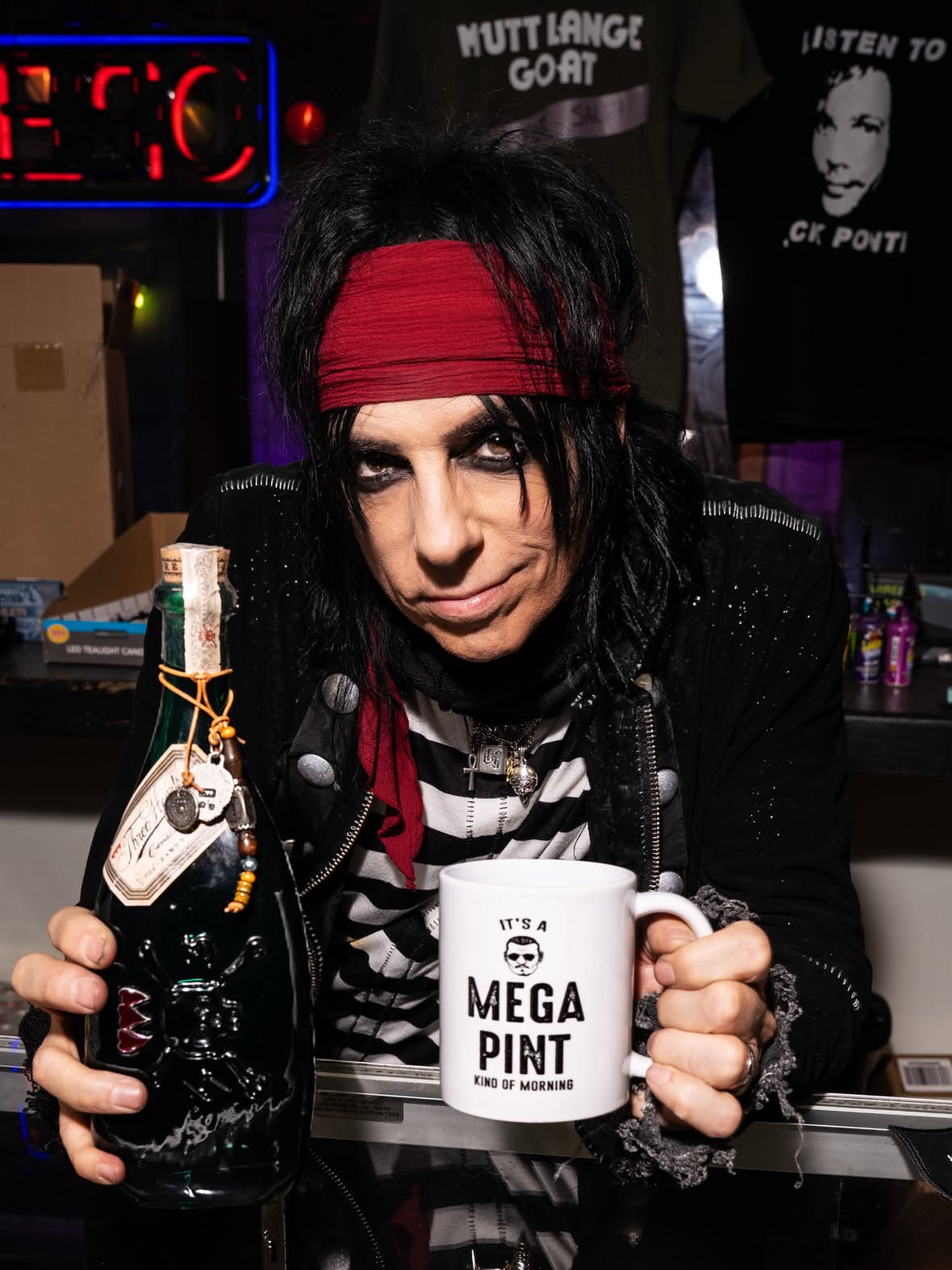 A birthday toast to the Sorcerer 🥃⚡️

Wishing Johnny Depp a very Happy Birthday 🎂 may your legend continue to grow and your compass always point towards adventure 🧭🏴‍☠️ 

Send the Captain some birthday love today Misfits! ♥️ 

📸 @vicchalfant 

#JohnnyDepp #CrossboneSkully #TheSorcerer #HollywoodVampires #ThreeHeartsRum