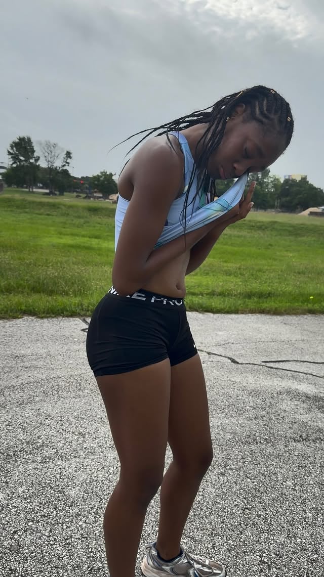 Most athletes come to me as cry babies and leave big dawgs lol. The tears don’t bother me one bit as long as the work gets done! You can only get out of training what you put in it and the goal is to leave better than what you came! Me and this young lady got a lot of work to do to say the least! Comment the word TRAIN to work with me in Houston or virtually from anywhere. by @getuptoparr