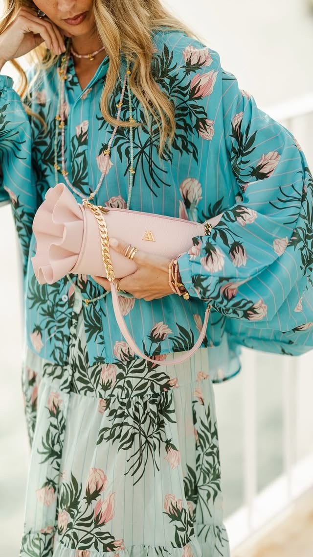 Tu dame bien de turquesa y rosa que yo soy feliz 🌸🍬🍡🩵Conjunto @cristinabeautifullife @fingizz Collares @littleprettylove Bolsito de mi cole @ansaperansamenorca 🍬 by @crismata1