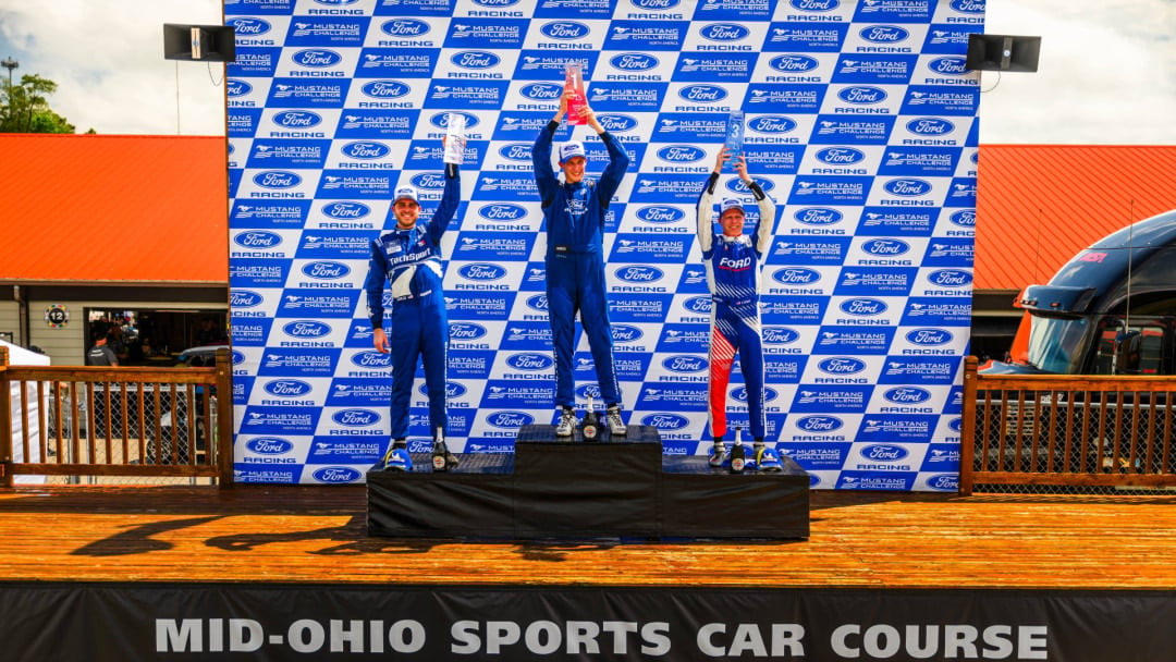 Race 1 is in the books! Cole Loftsgard takes the Dark Horse win in the No. 42, and Paolo Salvatore secures the top spot in Dark Horse Legends in the No. 84!🥇🏁 by @fordracing
