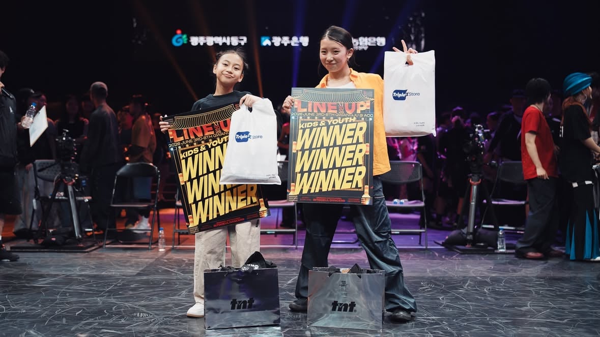 LINE UP XI
KIDS&YOUTH 2ON2 BATTLE
CHAMPIONS - MIYU 🇮🇩 &  YOU-KI 🇯🇵 
@matamiyu 
@you_ki_story 

Organizer @bitgoeuldancers @lineup_battle @lineup_cloud
Photo By @nalnal._sxsx
GWANGJU, REPUBLIC OF KOREA