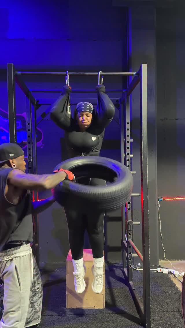 Queen of Gym is back with my @whatwaistofficial Duo Vest! Ladiesssss let me put you on, this is my secret for getting results faster and keeping the waist snatched @whatwaistofficial Trainer: @bmxbeesy 🛞😅 by @lightskinkeisha