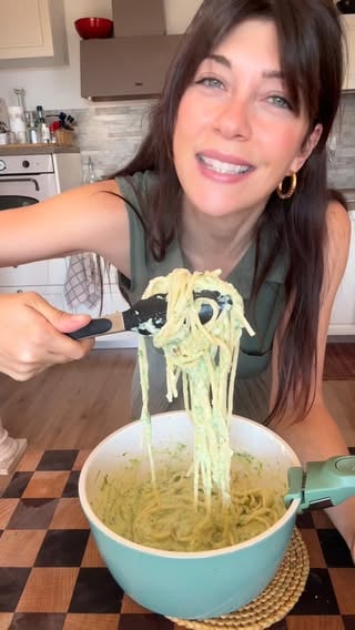 PASTA ESTIVA PREFE - Zucchine, ricotta e limone

Ingredienti:
Zucchine romanesche grattugiate 
Ricotta
Parmigiano
Limone
La pasta che più ti piace 

MY BEST SUMMER PASTA 🍝 

Ingredients:
Zucchini 
Ricotta cheese
Parmigiano cheese 
Lemon 
The pasta you like the most

#ricettafacile #pastarecipe #ricottacheese #summerpasta #pastaideas