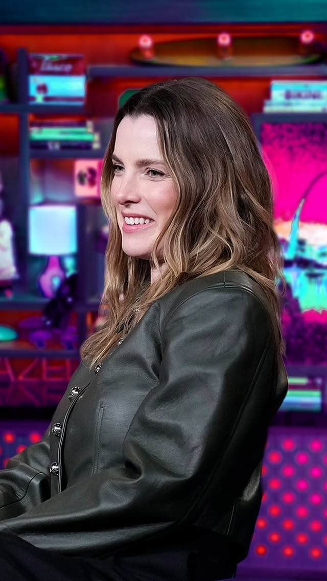 The sneaky strategy that The Hunt used with Emma Roberts #WWHL