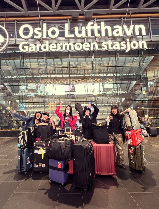 Otoboke Beaver has landed in Oslo! 🇳🇴We’re thrilled to be supporting @foofighters on their European tour.And don’t miss our headline show at @electric_ballroom_camden in London on June 21, featuring special guests @xiaowang_band from Beijing!https://www.seetickets.com/event/damnably-presents-otoboke-beaver/electric-ballroom/3613478📸 by @melissammadams #otobokebeaver by @otobokebeaver