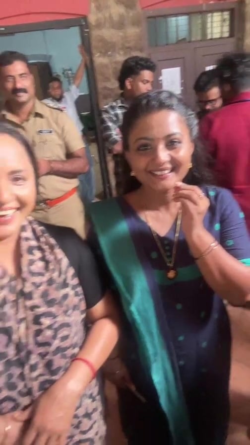 100ന്റെ തിളക്കത്തിൽ ഈ പുഴയും കടന്ന്. #Location #LiveEe Puzhayum Kadannu || Mon to Fri at 9:30 PM || Asianet#EePuzhayumKadannu #Asianet #PrimeTimeSerial #AsianetSerials by @hey_its_revathy