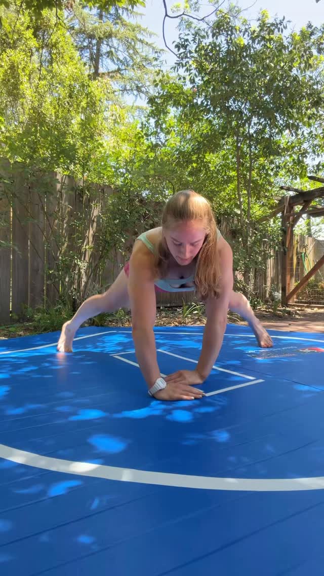 Another push up challenge 😆 Wrestling mat by @dollamur 😍