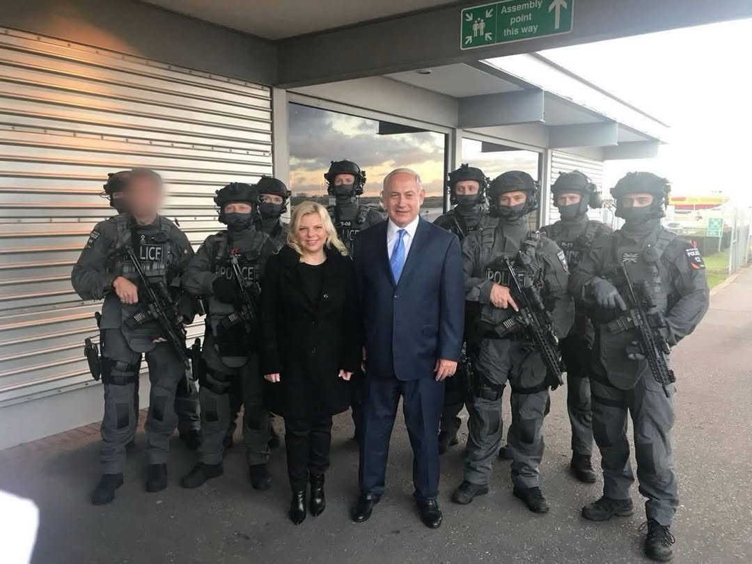 Metropolitan Police CTSFO operators on Counter Assault Team (CAT) duties during a visit by Israeli Prime Minister Benjamin Netanyahu. CAT deployments provide an enhanced armed policing presence during high-profile visits, major events, and significant security operations across the United Kingdom.

#ctsfo #metpolice #protectivesecurity #counterterrorism #benjaminnetanyahu