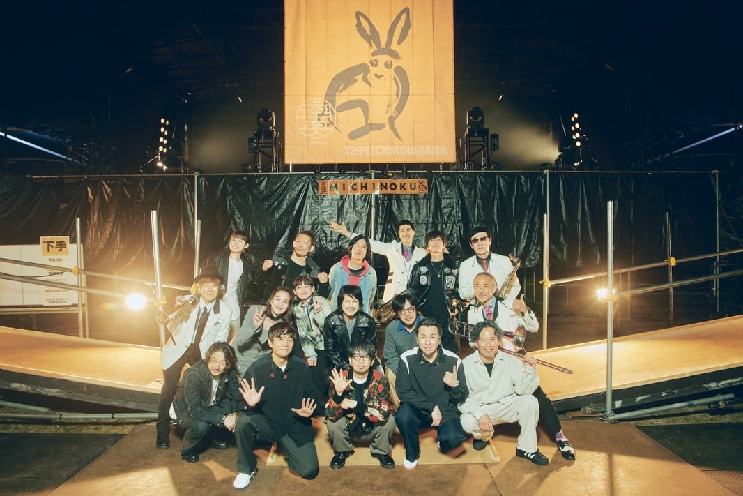 ARABAKI ROCK FEST.26 MICHINOKU PEACE SESSIONASIAN KUNG-FU GENERATION NANO-MUGEN at ARABAKIApr 25th, 2026 01. MAKUAKE (w/スカパラHORNS)02. Wake Up! (w/スカパラHORNS)03. リライト04. 転がる岩、君に朝が降る (w/岸谷香)05. 世界でいちばん熱い夏 (w/岸谷香)06. Re:Re:07. Beautiful Stars (w/のん)08. Burning (w/塩塚モエカ)09. 触れたい 確かめたい (w/塩塚モエカ)10. Little Lennon / 小さなレノン (w/岸田繁)11. 青い空 (w/岸田繁)12. フラッシュバック (w/TOSHI-LOW)13. 鼎の問 (w/TOSHI-LOW)14. TENDER (w/ホリエアツシ)15. 虹 (w/細美武士, ホリエアツシ)16. 遥か彼方 (w/細美武士, ホリエアツシ, スカパラHORNS)Thank you sooo much💚ARABAKI ROCK FEST.26 Photo by Team SOUND SHOOTER@tetsuyayamakawa #AKG30th by @akfg_official