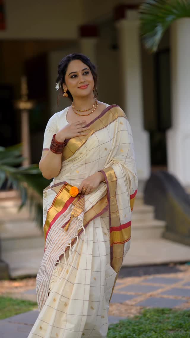 🌺🥰
Saree by @amyragini 
Jewellery @eshaara_jewels 
Mua @sijanmakeupartist 
Styling @sabarinathk_