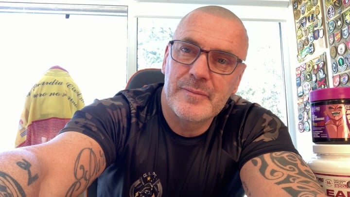 ESTE PERSONAJE ACABA DE AMENAZAR CON "violar a mi madre de 80 años".... en fin... prefiero no decir nada por aquí pq te lo explicaré en persona y MUY PRONTO...

Necesito TODOS SUS DATOS PERSONALES LO ANTES POSIBLE Y SERÉ MUY GENEROSO CON QUIEN ME LOS PASE! 

Os dejo aquí su perfil mylow04 para que lo vayáis saludando y del resto me encargo yo! 

Tic tac...🔪🐀🔥