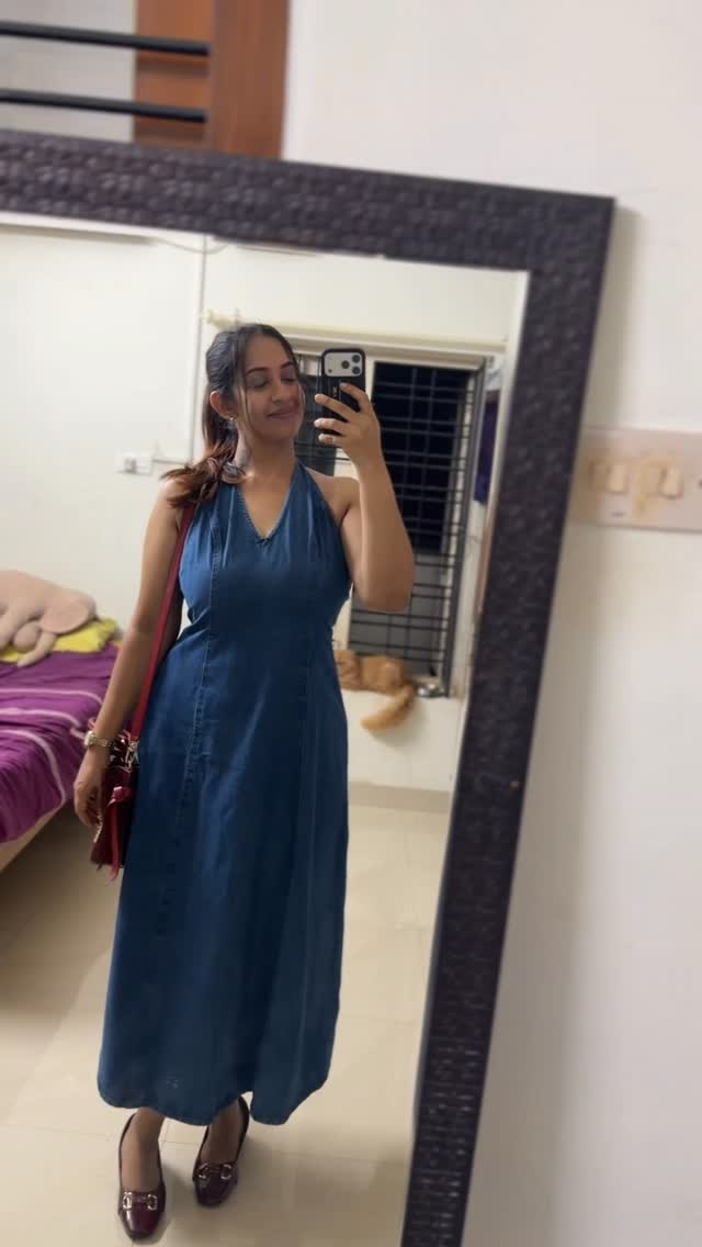 SUBSCRIBE to watch exclusive videos where I would be documenting my journey which includes weightloss, diets, exercises, daily routine, my struggles ❤️. Please do not expect me to satisfy your lust… this is just pure girl to girl talk… Now let me please make some money 😁🤲🏻 by @sowbhagyavenkitesh